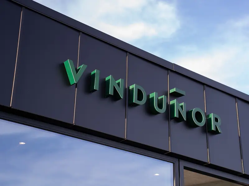 Vores Vindunor skilt henover den nyeste indgang til receptionen.