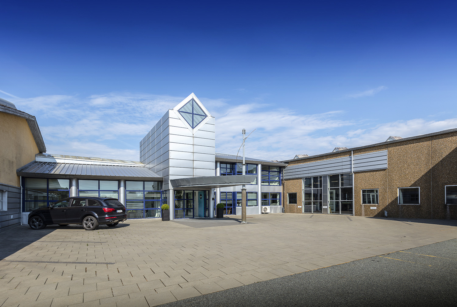 Indgangspartiet taget i år 2020 før facaderenovering.