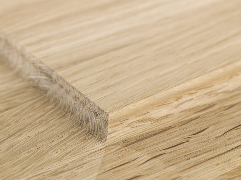 Billede af en friset fyldning i træ.