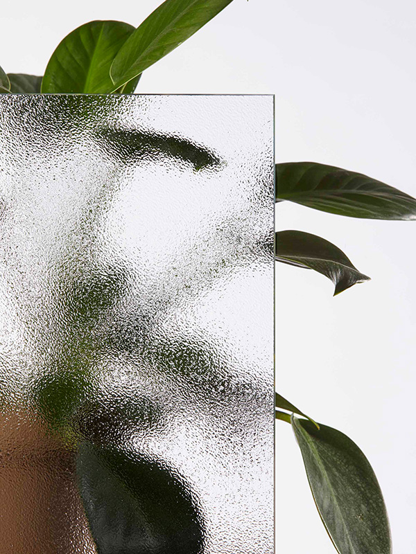 Glasset hedder Arena C, som afskærmer på en dekorativ måde.