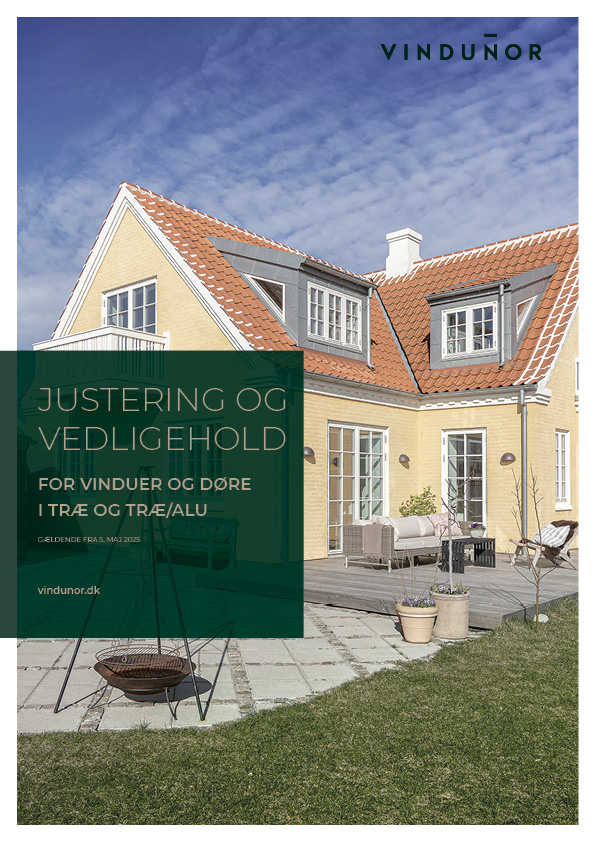 Forsiden af vores justering og vedligeholdelses vejledning. Huset er et sakgenshus med små sprosser.