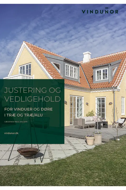 Forsiden af vores justering og vedligeholdelses vejledning. Huset er et sakgenshus med små sprosser.