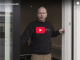 Billede fra videoen: Sådan monterer du en skydedør