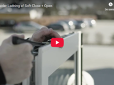 Billede fra videoen - Sådan lader du soft close + open på din skydedør.